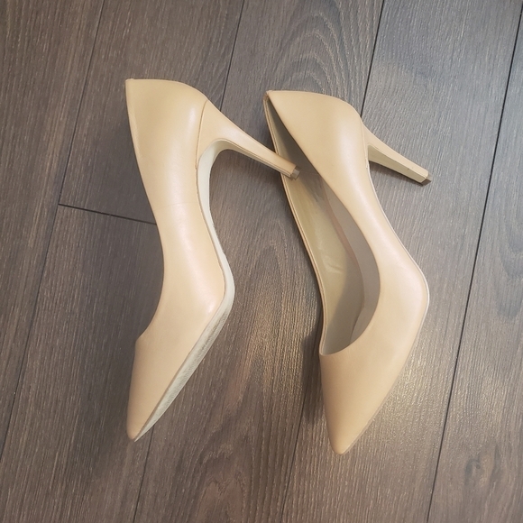 Pegabo Heels - Picture 7 of 9